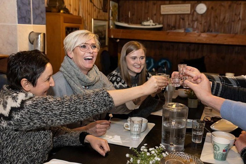 The great taste of our hand-selected stops on the Food Lovers Tour will surely leave the same smile on your faces afterwards! 2