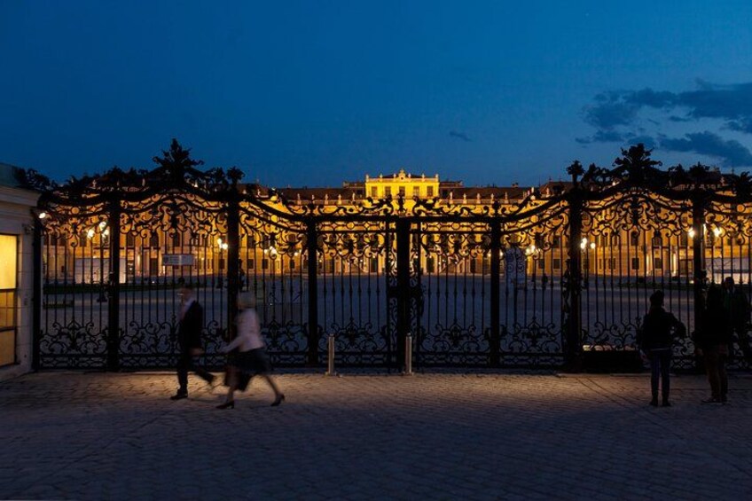 Vienna: Skip the Line Schönbrunn Palace and Gardens Guided Tour 2