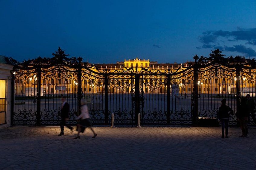 Vienna: Skip the Line Schönbrunn Palace and Gardens Guided Tour 2