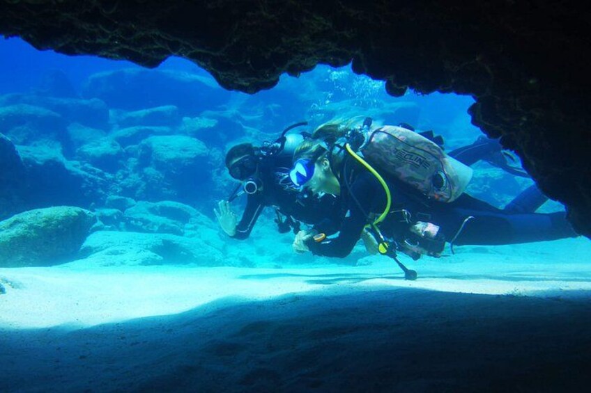 Dive Site : Cave 1