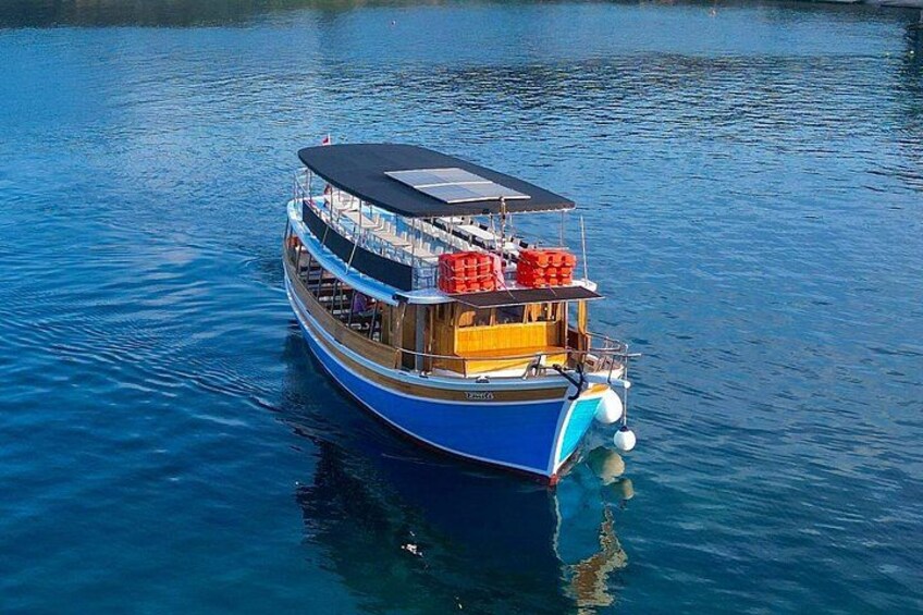 Perfect day for boat excursion 2