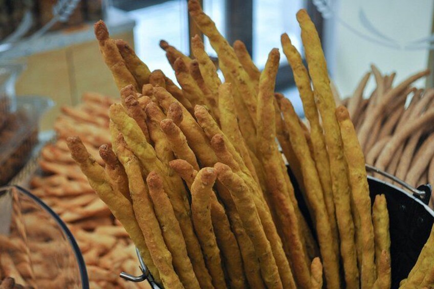 A display of baguettes in a bakery. 5