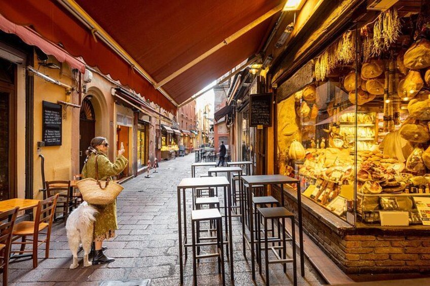 Bologna Small-Group Food Tour with Full Meal & Local Food Expert 2