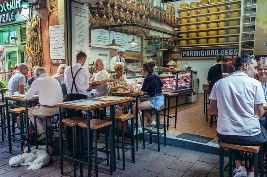 Bologna Small-Group Food Tour with Full Meal & Local Food Expert 2