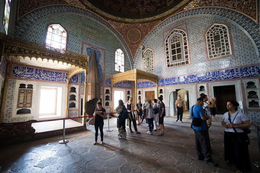 Small-Group Topkapi Palace and Harem Tour with Tickets 2