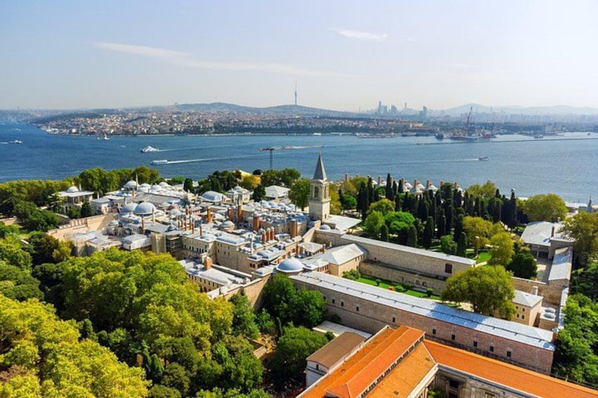 Small-Group Topkapi Palace and Harem Tour with Tickets 3