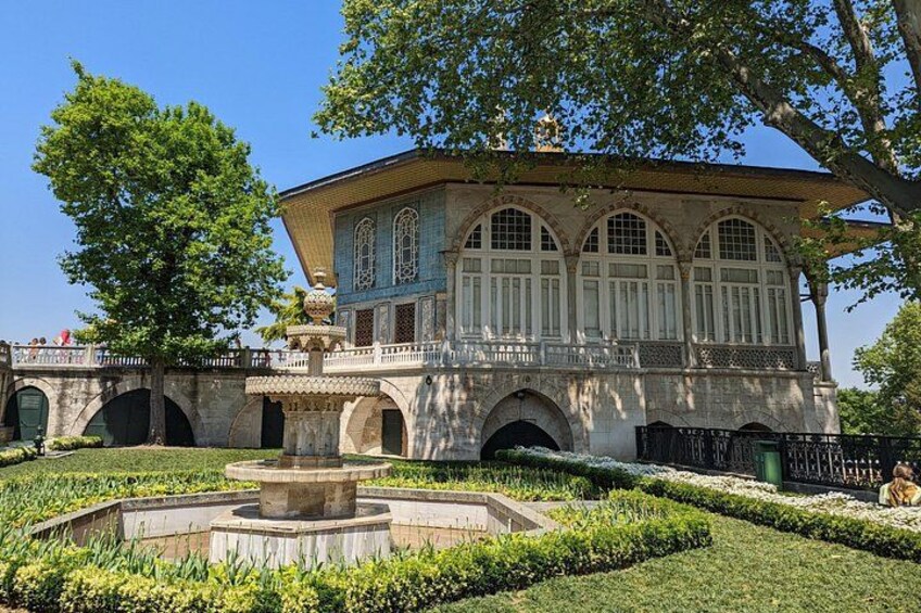 Small-Group Topkapi Palace and Harem Tour with Tickets 2