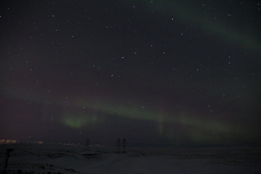 Cielo nocturno con estrellas y la aurora boreal. 2