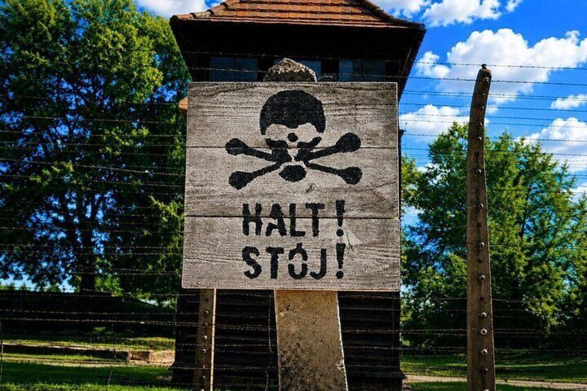 A wooden sign with a skull and crossbones symbol and the words 'HALT!' and 'STOJ!' 2