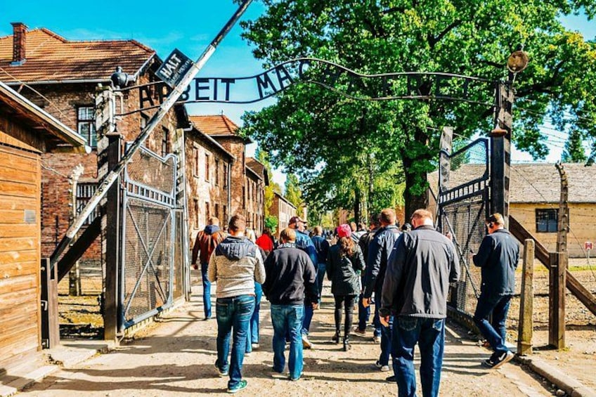 Auschwitz-Birkenau Live Guided Tour and Ticket with Transfers 3