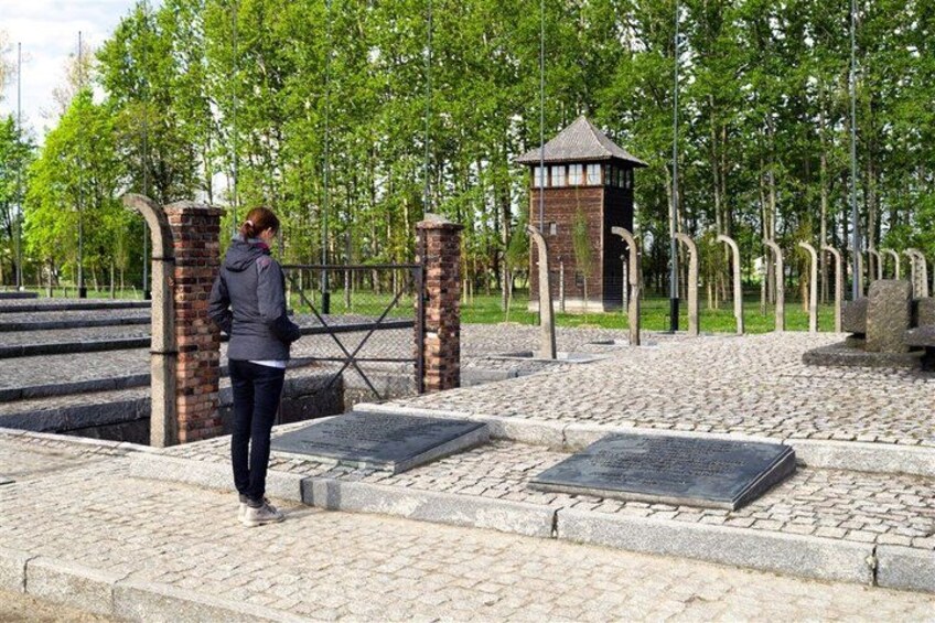 Auschwitz-Birkenau Live Guided Tour and Ticket with Transfers 2