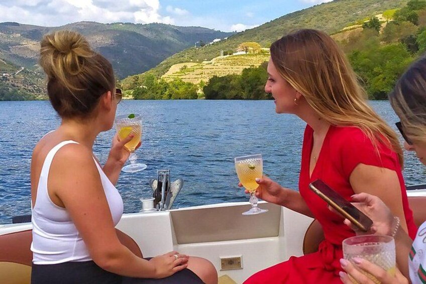 Enjoy our private boat trip in Douro Valley 1