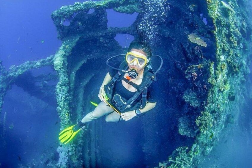 A diver exploring an underwater shipwreck. 2