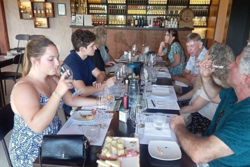 Small-Group Wine Tasting Experience in the Tuscan Countryside 4