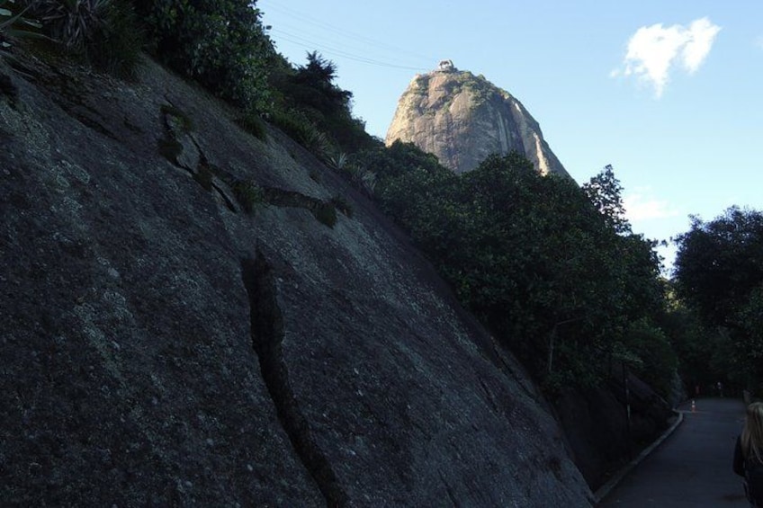 Sugarloaf Mountain from Claudio Coutinho Trail by Luis Darin 2