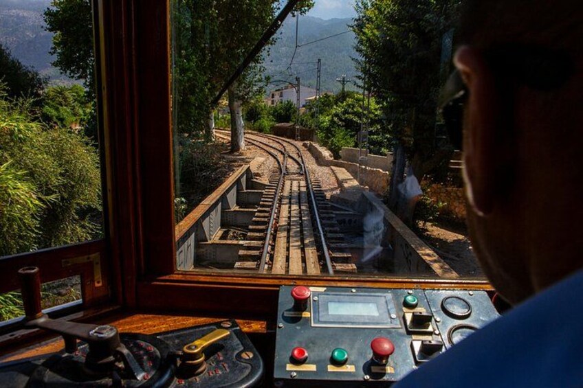 Mallorca in One Day Sightseeing Tour with Boat Ride and Vintage Train 5