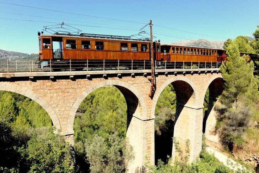 Mallorca in One Day Sightseeing Tour with Boat Ride and Vintage Train 5