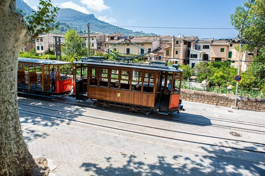 Mallorca in One Day Sightseeing Tour with Boat Ride and Vintage Train 3