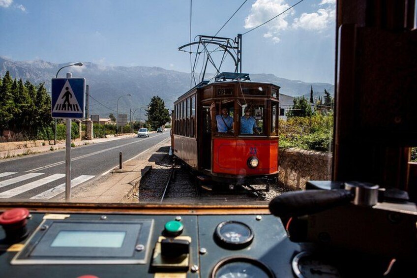 Mallorca in One Day Sightseeing Tour with Boat Ride and Vintage Train 2