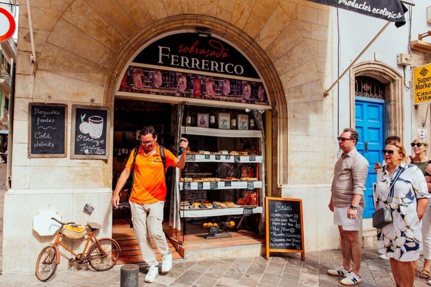 A storefront named 'Sobrana Fererico' with a bicycle parked outside. 2