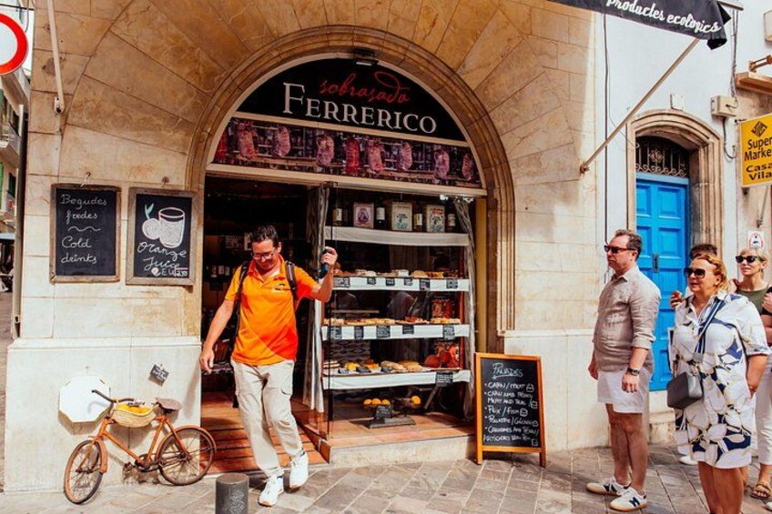 Food Tasting Walking Tour in Palma with a Local 2