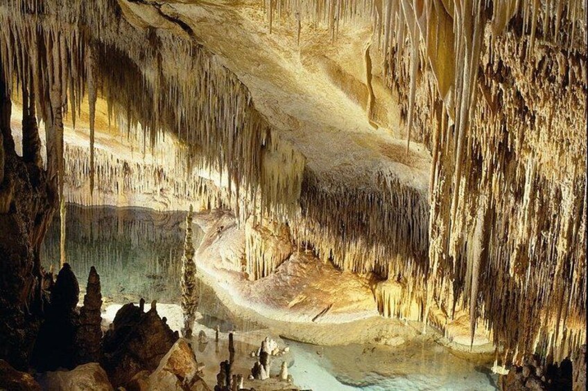 Explore Mallorca: Majorica Pearl Shop and Caves of Drach 2
