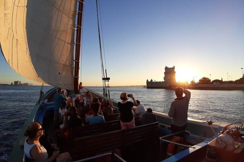 2-Hour Lisbon Traditional Boats Sunset Cruise with White Wine 1