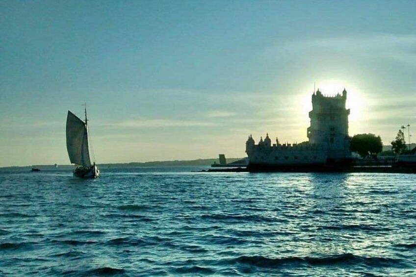 2-Hour Lisbon Traditional Boats Sunset Cruise with White Wine 2