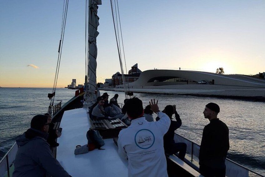 2-Hour Lisbon Traditional Boats Sunset Cruise with White Wine 2