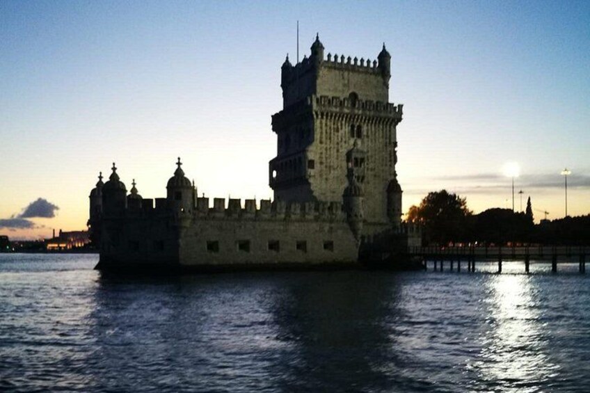 2-Hour Lisbon Traditional Boats Sunset Cruise with White Wine 2