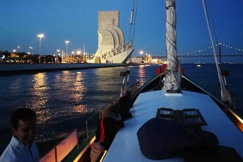 2-Hour Lisbon Traditional Boats Sunset Cruise with White Wine 4