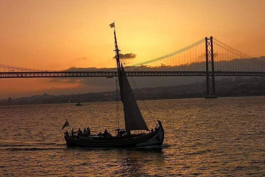 2-Hour Lisbon Traditional Boats Sunset Cruise with White Wine 3