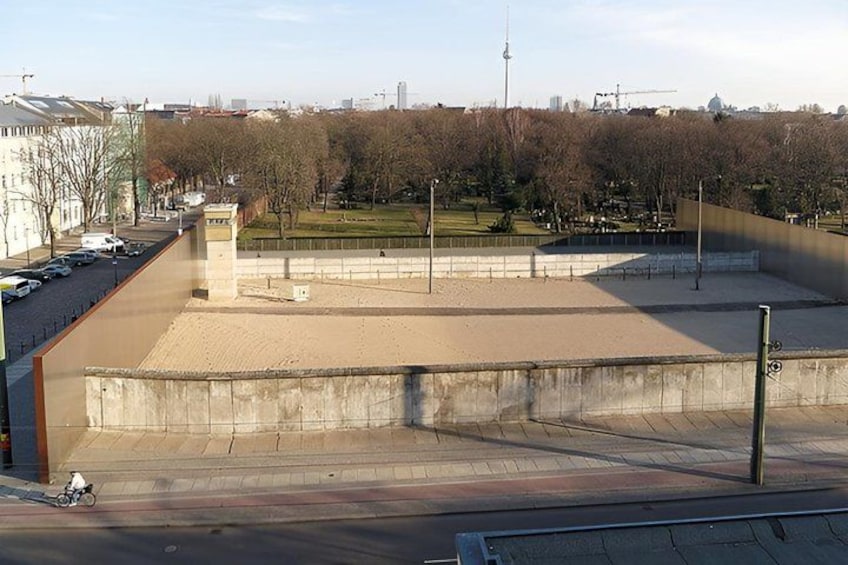 Private Cold War, Espionage, Berlin Wall, & the East Side Gallery 2