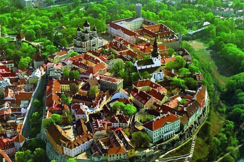 Tallinn Sightseeing Tour by Coach and Foot 1