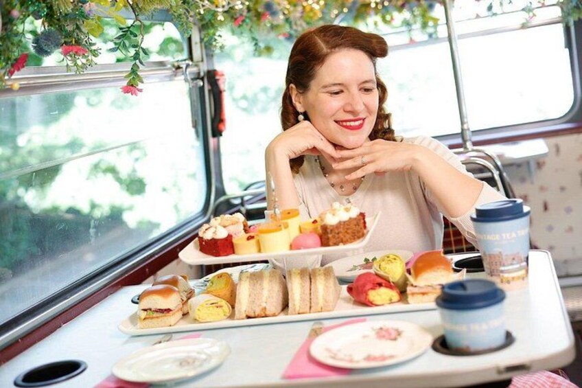 Afternoon Tea Bus Tour in Dublin 1
