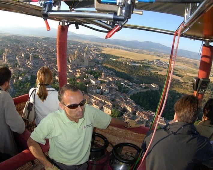 Nice view of the Cathedral and Alcazar for the passengers 1