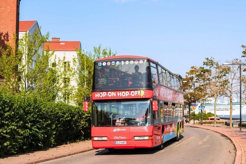 CityTour Hop-On Hop-Off heading to Kaivopuisto area 4