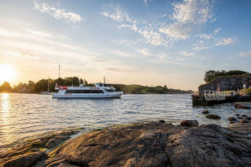 Money Saver: Hop-On Hop-Off Bus and Sightseeing Boat Tour 5