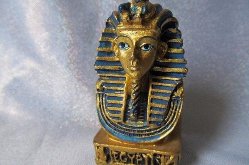 statue of king tut ankh amon 3