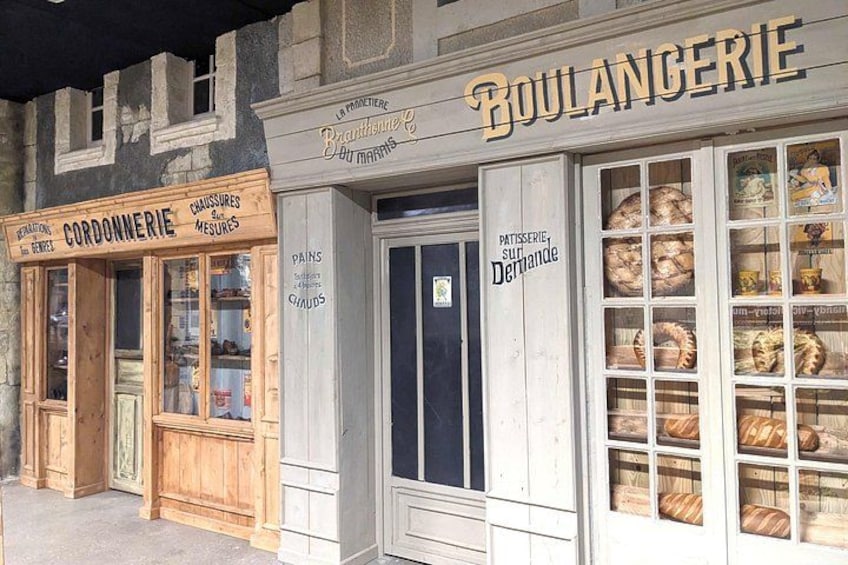 Una panadería con vitrinas de madera y un letrero que dice 'CORDONNERIE'. 3