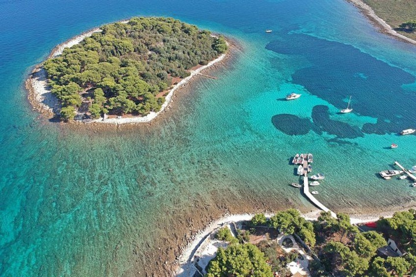 Half Day Speedboat Tour to Three Islands from Trogir 1