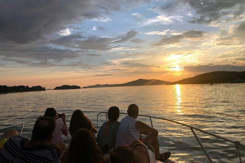 Blue Lagoon Half day Adventure - Private speedboat tour 2