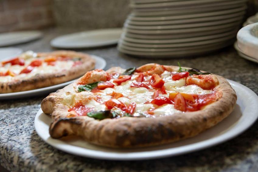 All your efforts are immediately rewarded when participating in pizza-making in Schiazzano. 4