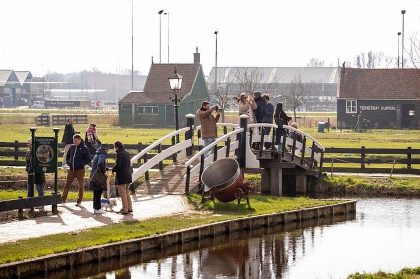 Giethoorn, Zaanse Schans Windmills Guided Day Trip from Amsterdam 4