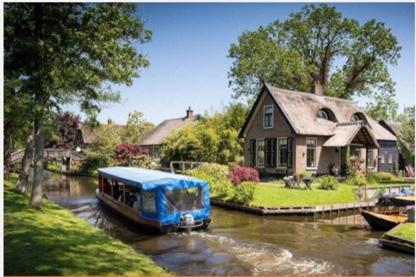 Giethoorn, Zaanse Schans Windmills Guided Day Trip from Amsterdam 2