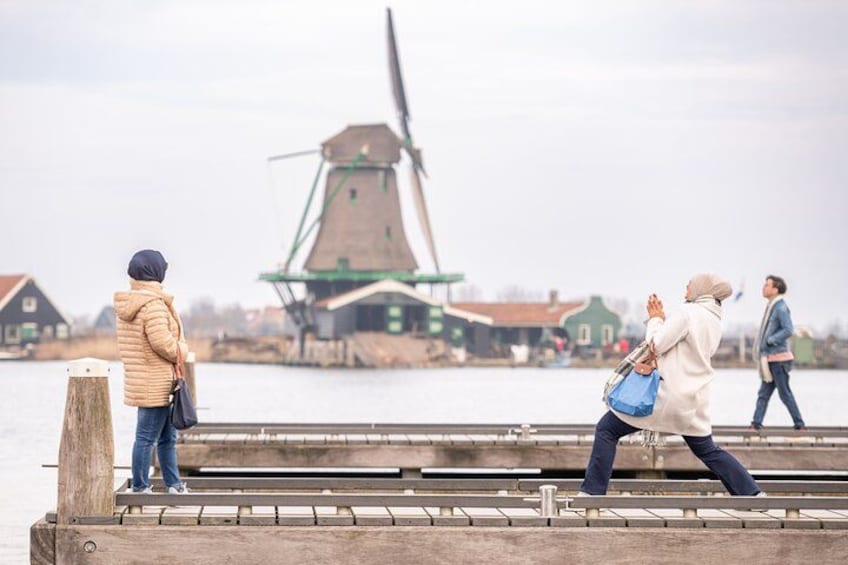 Giethoorn, Zaanse Schans Windmills Guided Day Trip from Amsterdam 2