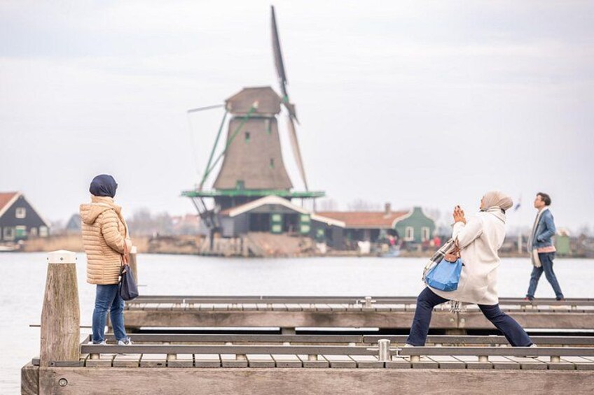 Giethoorn, Zaanse Schans Windmills Guided Day Trip from Amsterdam 3