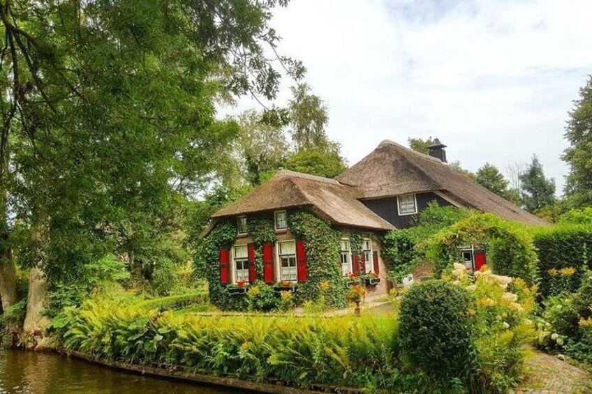 Giethoorn Guided Day Trip from Amsterdam 3