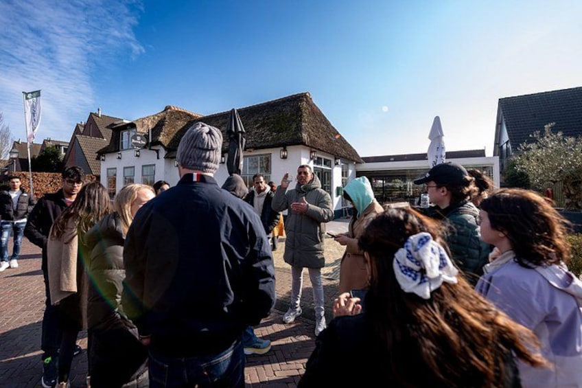 Giethoorn Guided Day Trip from Amsterdam with Canal Cruise 5