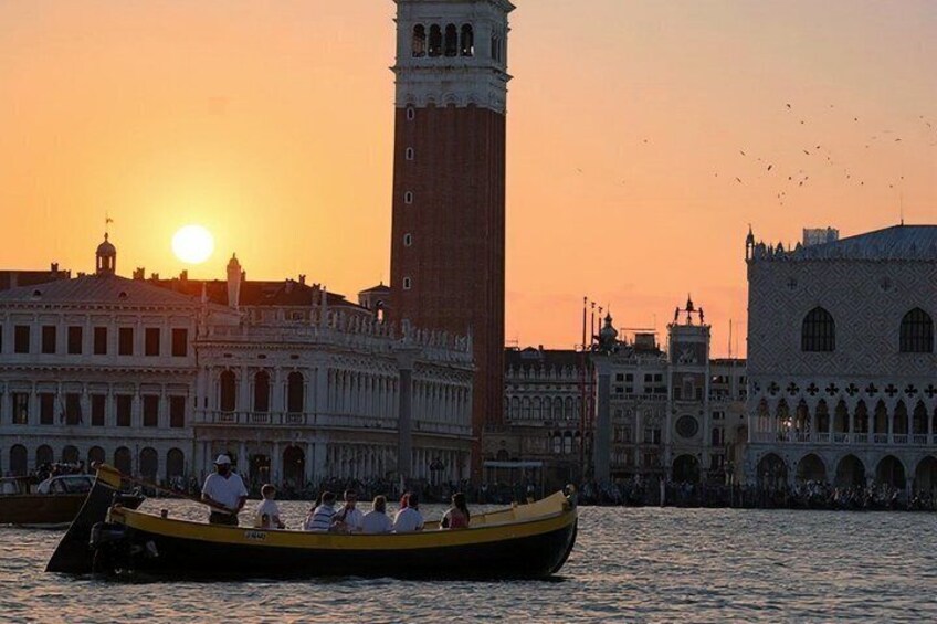Venice Sunset by Typical Venetian Boat with Prosecco 1